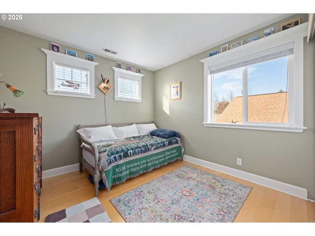 1915 HEITZMAN Way, Eugene, OR 97402