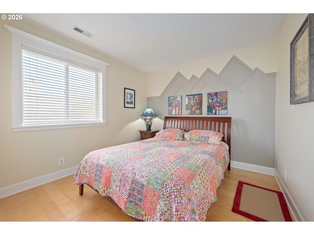 1915 HEITZMAN Way, Eugene, OR 97402