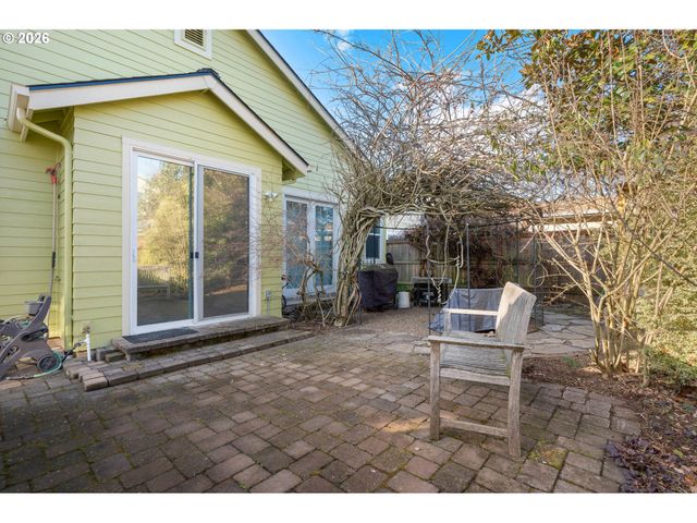 1915 HEITZMAN Way, Eugene, OR 97402