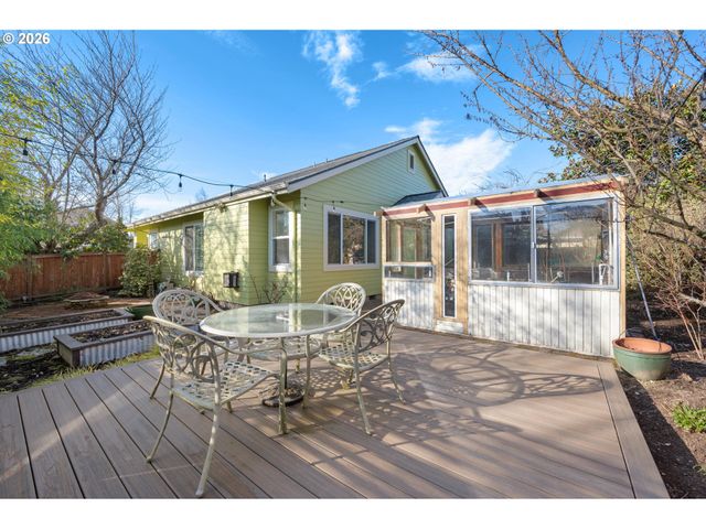 1915 HEITZMAN Way, Eugene, OR 97402