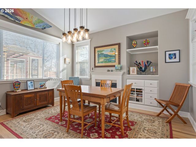 1915 HEITZMAN Way, Eugene, OR 97402