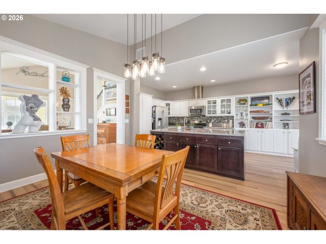 1915 HEITZMAN Way, Eugene, OR 97402