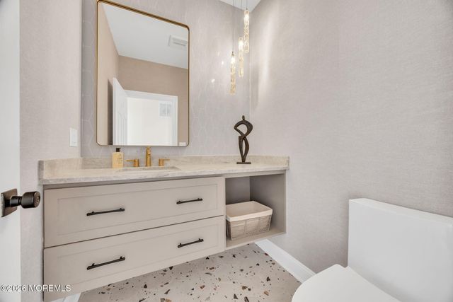 8 Saxon Court, Freehold, NJ 07728