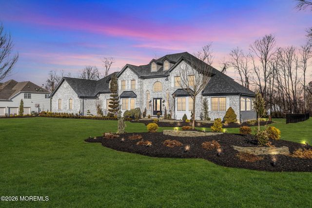 8 Saxon Court, Freehold, NJ 07728