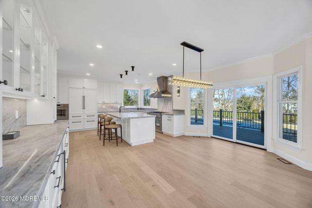 8 Saxon Court, Freehold, NJ 07728