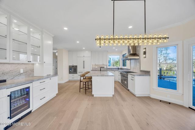 8 Saxon Court, Freehold, NJ 07728