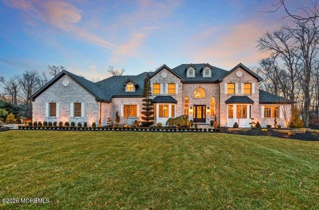 8 Saxon Court, Freehold, NJ 07728