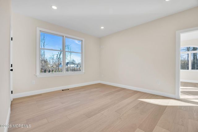 8 Saxon Court, Freehold, NJ 07728