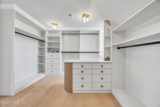 8 Saxon Court, Freehold, NJ 07728