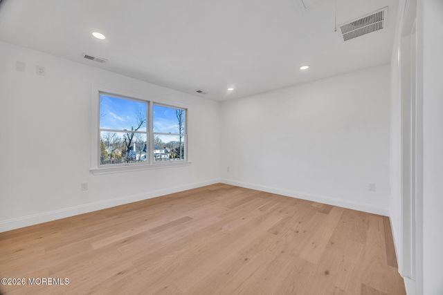 8 Saxon Court, Freehold, NJ 07728