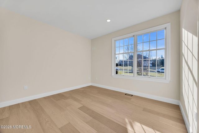 8 Saxon Court, Freehold, NJ 07728