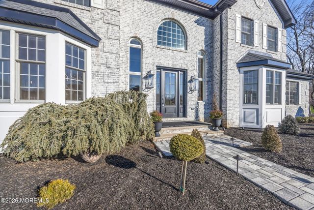 8 Saxon Court, Freehold, NJ 07728