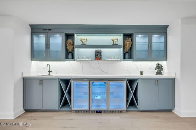 8 Saxon Court, Freehold, NJ 07728