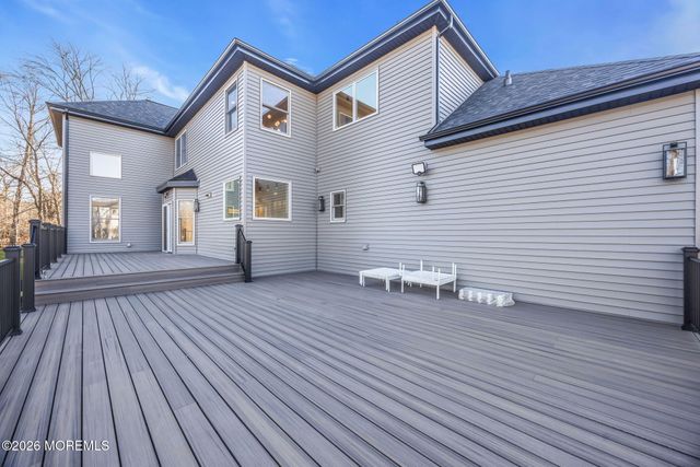 8 Saxon Court, Freehold, NJ 07728