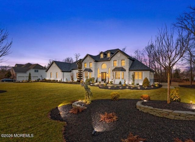 8 Saxon Court, Freehold, NJ 07728