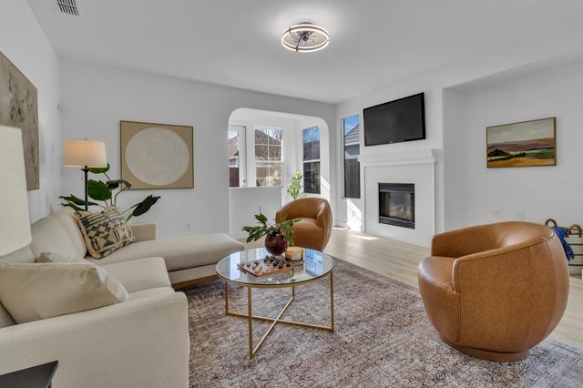 1886 Dawnelle Way, Sacramento, CA 95835