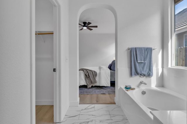 1886 Dawnelle Way, Sacramento, CA 95835