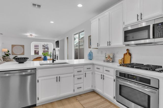 1886 Dawnelle Way, Sacramento, CA 95835