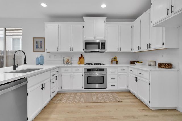 1886 Dawnelle Way, Sacramento, CA 95835