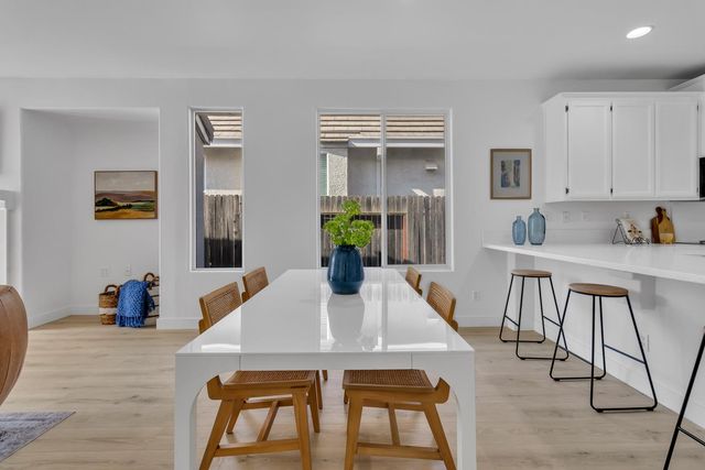 1886 Dawnelle Way, Sacramento, CA 95835