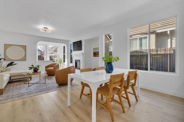 1886 Dawnelle Way, Sacramento, CA 95835