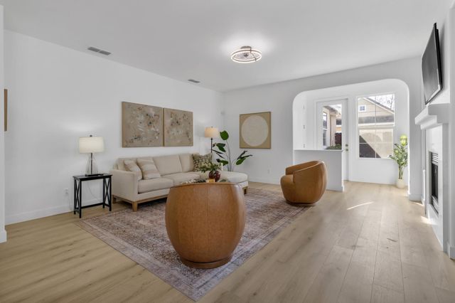 1886 Dawnelle Way, Sacramento, CA 95835