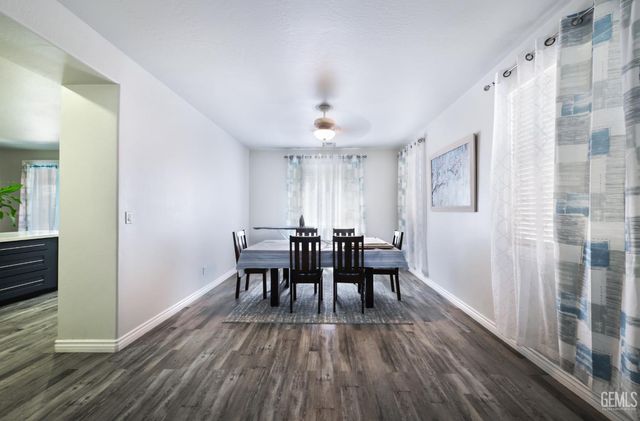 5905 Penn Station Lane, Bakersfield, CA 93311
