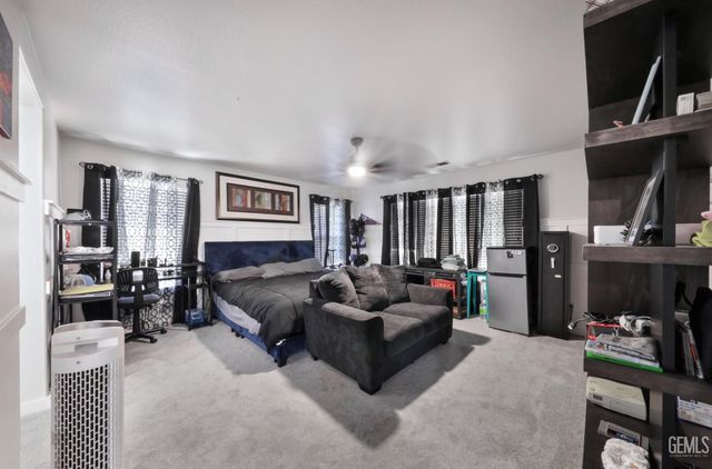 5905 Penn Station Lane, Bakersfield, CA 93311