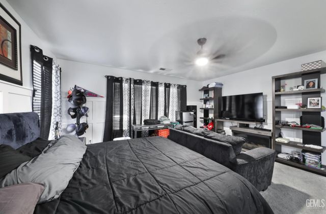 5905 Penn Station Lane, Bakersfield, CA 93311