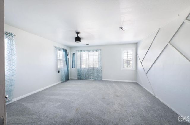 5905 Penn Station Lane, Bakersfield, CA 93311