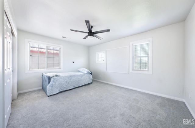 5905 Penn Station Lane, Bakersfield, CA 93311