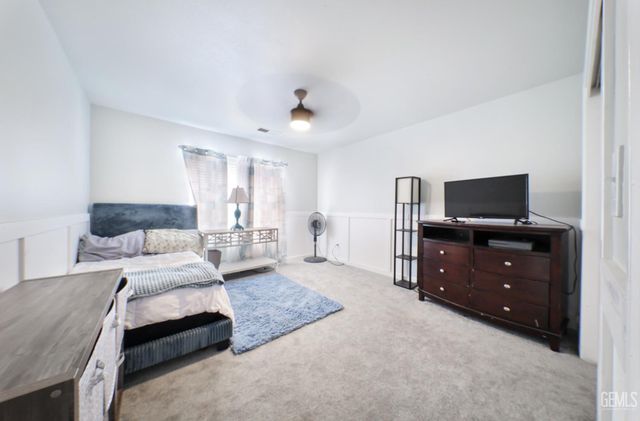 5905 Penn Station Lane, Bakersfield, CA 93311