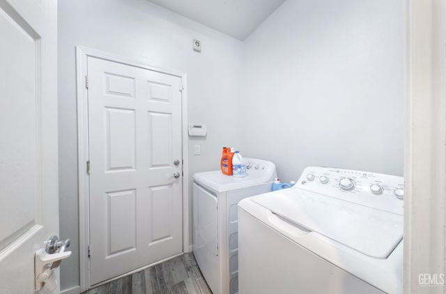 5905 Penn Station Lane, Bakersfield, CA 93311