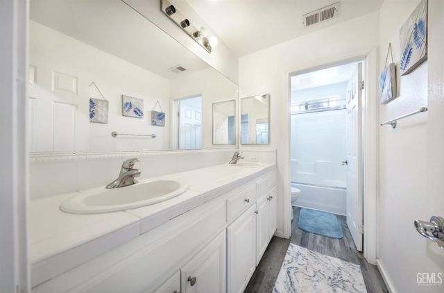 5905 Penn Station Lane, Bakersfield, CA 93311