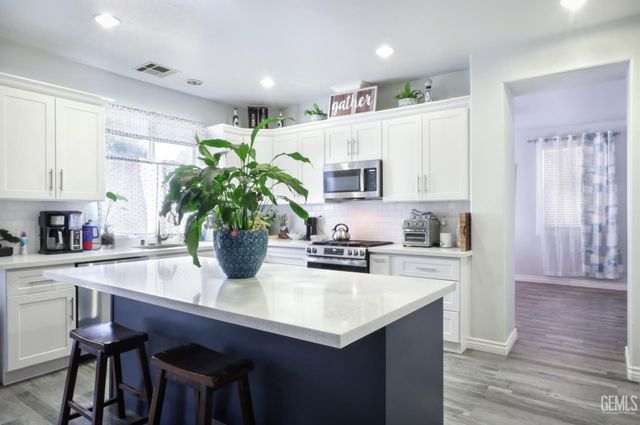 5905 Penn Station Lane, Bakersfield, CA 93311