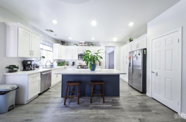 5905 Penn Station Lane, Bakersfield, CA 93311