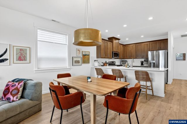 872 Laurel Pl, Silverton, OR 97381