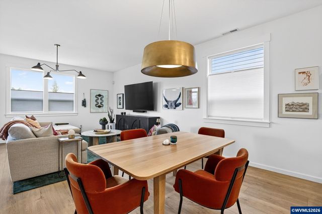 872 Laurel Pl, Silverton, OR 97381