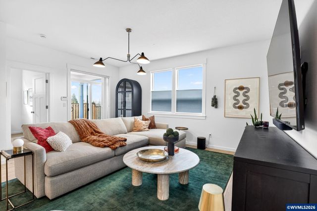 872 Laurel Pl, Silverton, OR 97381