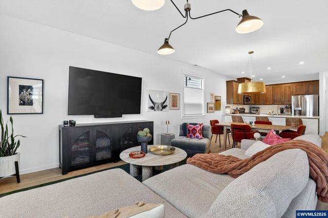 872 Laurel Pl, Silverton, OR 97381