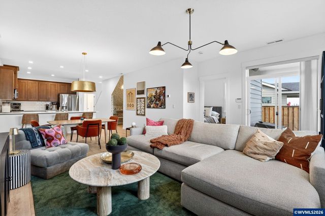 872 Laurel Pl, Silverton, OR 97381