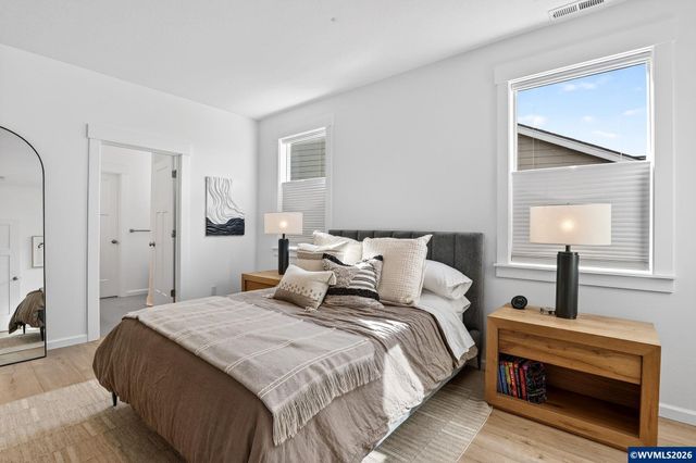 872 Laurel Pl, Silverton, OR 97381