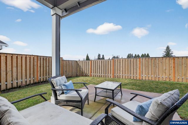 872 Laurel Pl, Silverton, OR 97381