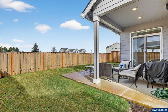 872 Laurel Pl, Silverton, OR 97381