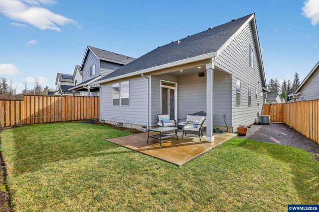 872 Laurel Pl, Silverton, OR 97381