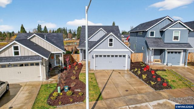 872 Laurel Pl, Silverton, OR 97381