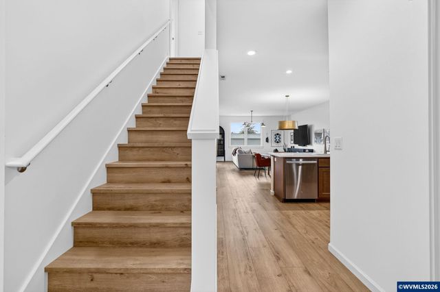 872 Laurel Pl, Silverton, OR 97381