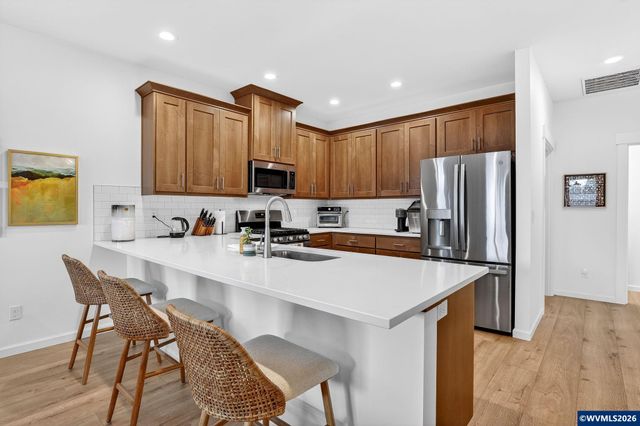 872 Laurel Pl, Silverton, OR 97381