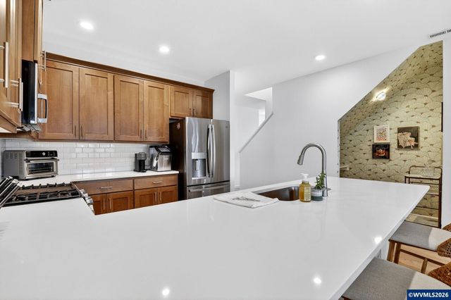 872 Laurel Pl, Silverton, OR 97381