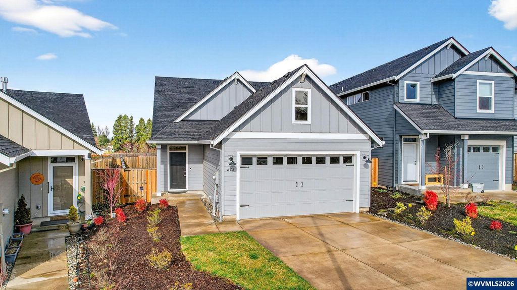 872 Laurel Pl, Silverton, OR 97381